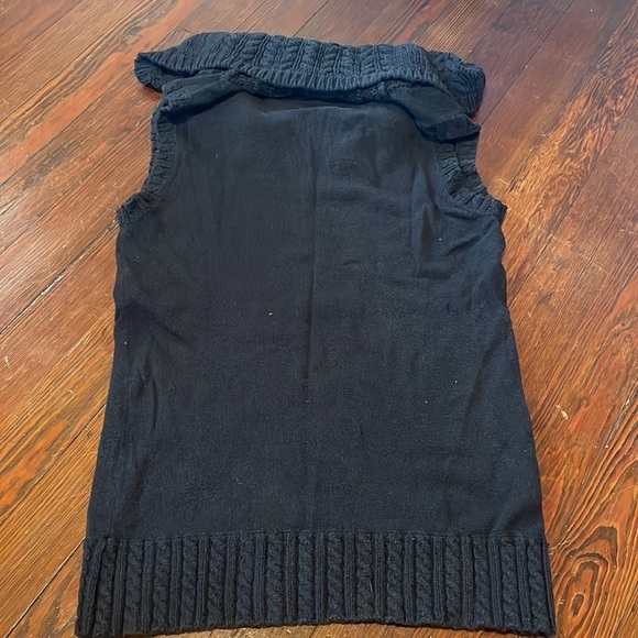 BCBGMAXAZRIA women’s sleeveless sweater Size S - Picture 3 of 3